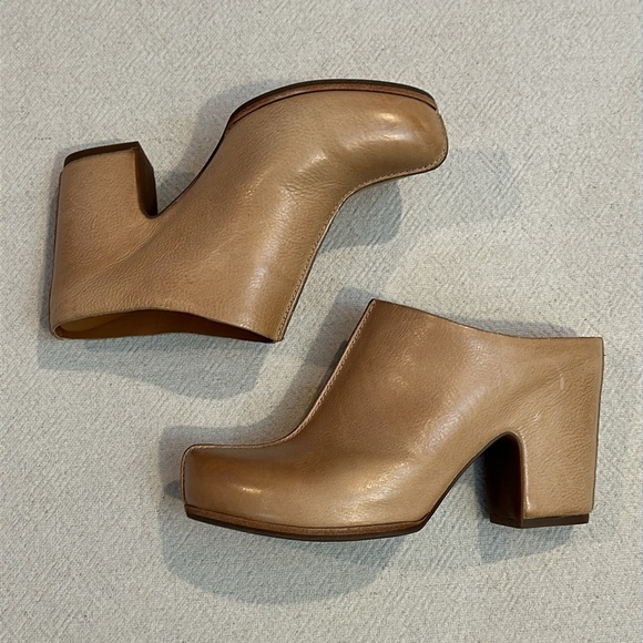 Kork-Ease Tan Leather Mules with Chunky Heel - Picture 9 of 12